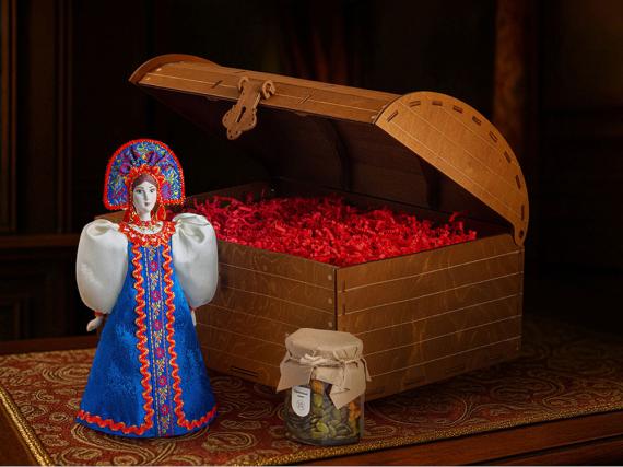 Подарочный набор: кукла фарфоровая, мёд с миксом из орехов