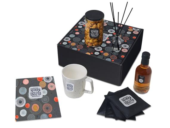 Подарочный набор «Re:y. Treat» с кружкой, сиропом и попкорном